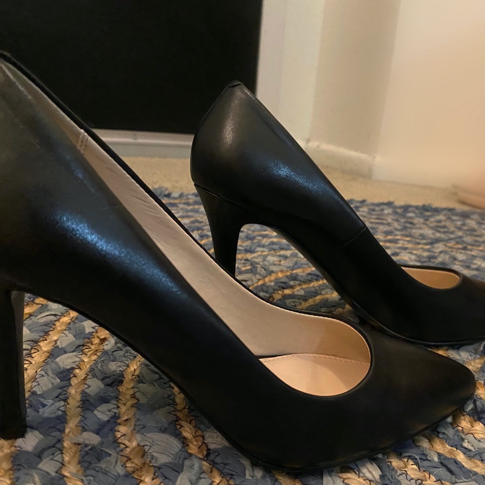 BLACK LEATHER PUMP